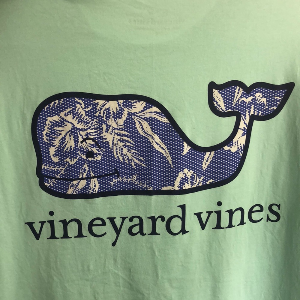 Men’s Vineyard vines shirt